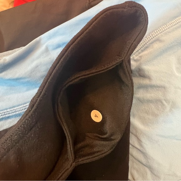 Lululemon black leggings size 4 wunder under - Picture 5 of 10